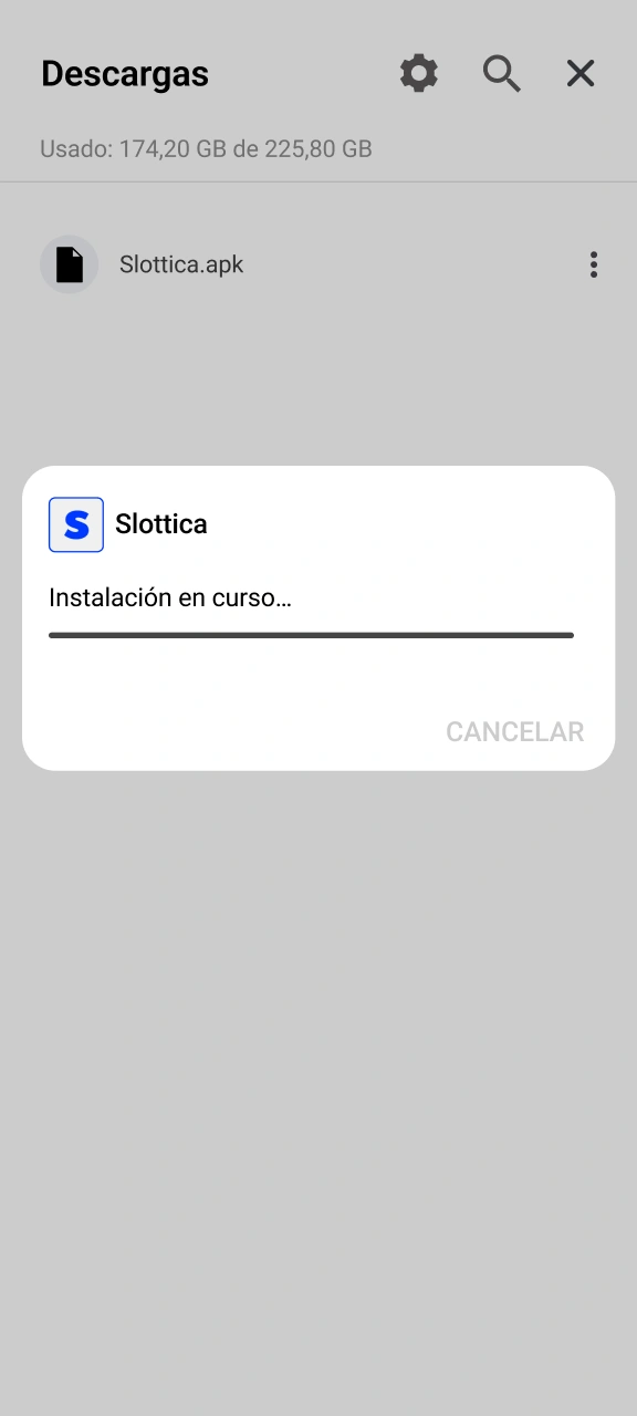 Ejecuta el archivo instalador APK para configurar tu aplicación Slottica.